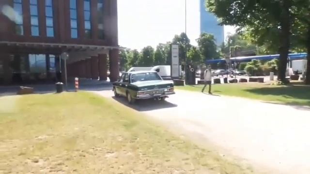 classic mercedes 300 sel / w109 /on holliday in Cologne city Germany смотреть онлайн