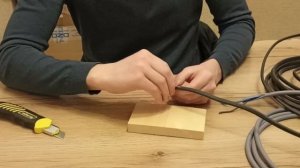 Как снять внешнюю изоляцию кабеля канцелярским ножом