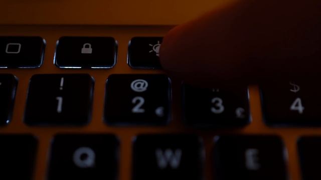 Closest you'll get to a MacBook - Brydge 10.5" iPad Pro Keyboard Review смотреть онлайн