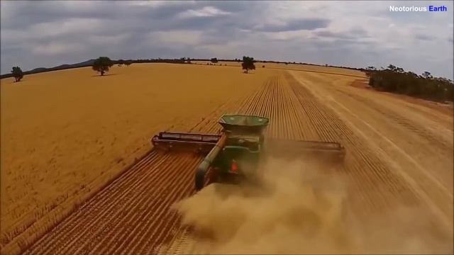 Самая длинная жатка в мире (18,3 метров). смотреть онлайн