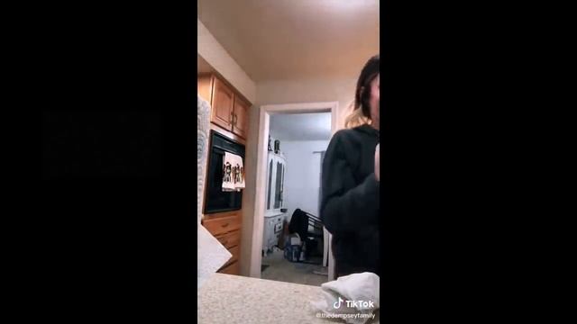Husbands React To "TikTok/Amazon Leggings" смотреть онлайн