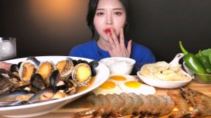 Корейский укус: Сырые королевские креветки, Устрицы в соусе, Кимчи. АСМР, Реальный звук.