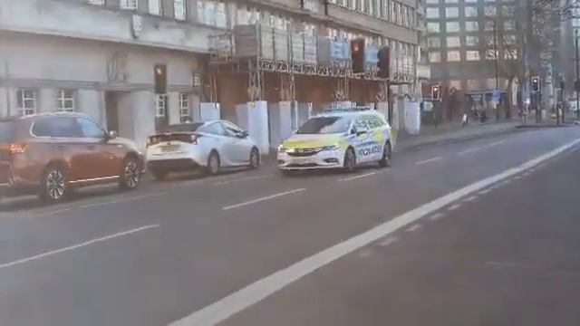 Metropolitan Police Vauxhall Astra Responding. смотреть онлайн