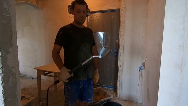 Штукатурка потолка хоппер ковшом. Горький опытPlastering the ceiling with a hopper bucket. смотреть онлайн