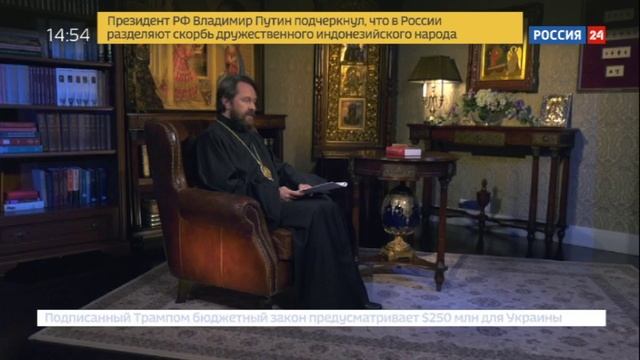 Правильно ли вставать на колени при возгласе "Святая святым" на литургии? смотреть онлайн
