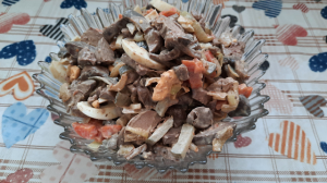 Салат с куриной печенью и грибами.mp4