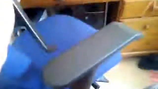I finally attack Munchkin for sitting on a chair and the table смотреть онлайн