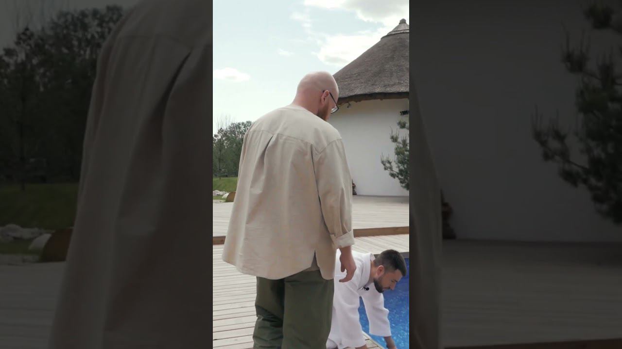 Подогреваемый бассейн на улице в бане Камыши #баня #шортс смотреть онлайн