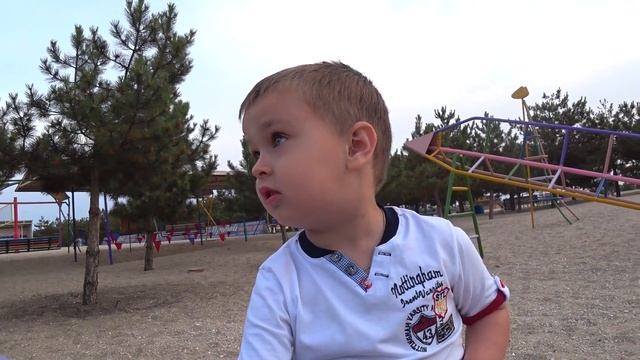 Площадка из прошлого! Качели и развлечения для детей. смотреть онлайн