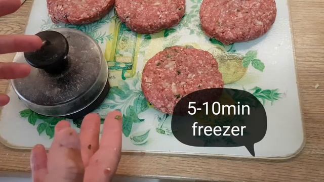 BBQ homemade burgers in my Weber смотреть онлайн