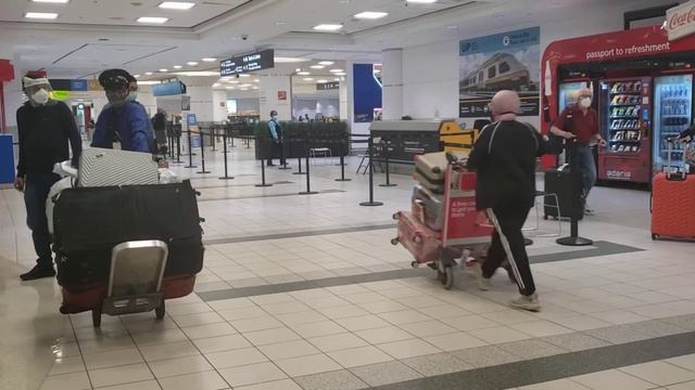 Toronto Pearson Airport - Terminal 3 Arrival Level смотреть онлайн