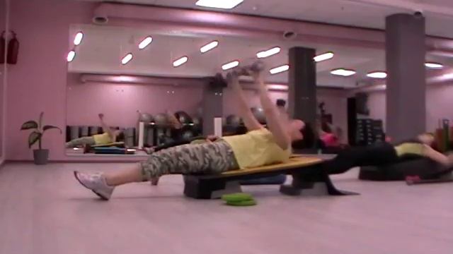Упражнение на "пресс". CardioFit Workout Семинар SFC. смотреть онлайн