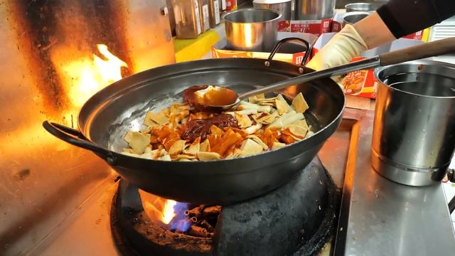 호텔 한식뷔페 같은 분위기랄까? 40가지 음식의 8,000원 한식뷔페 | $ 7 Korean Buffet, 40 Kinds of foods | Korean Street food смотреть онлайн