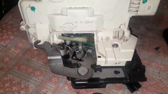 як зняти замок задньої дверці seat leon 2, демонтаж, розбір, чистка. смотреть онлайн