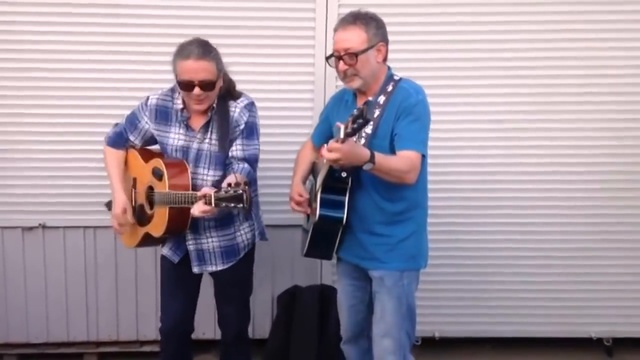 ЧИЖ И МАРГУЛИС ПОЮТ НА РЫНКЕ ► О любви - Чиж и Кo смотреть онлайн