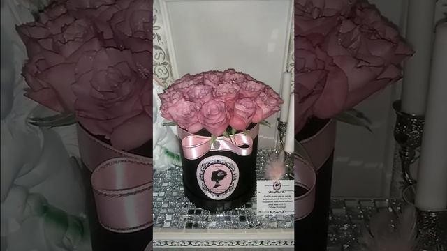 Розы в шляпной коробке от Будуара Цветов. смотреть онлайн