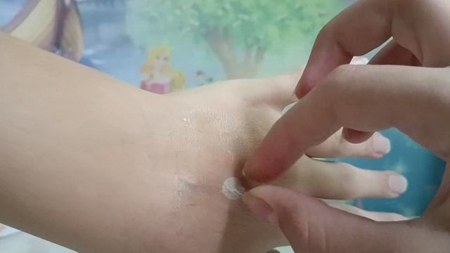 Что с рукой? Содрала кожу?| туториал на эффект отходящей кожи| смотреть онлайн