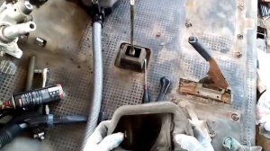 Разбор фольксваген т4. Рычаг переключения. Снятие чехла.