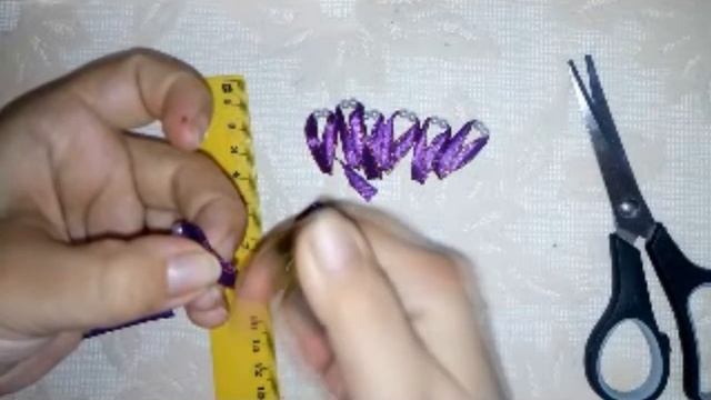 Цветы из лент канзаши. Как сделать цветы из лент. Цветы из лент смотреть онлайн