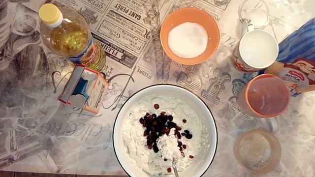 Готовим сырники. Cooking cheese cakes смотреть онлайн