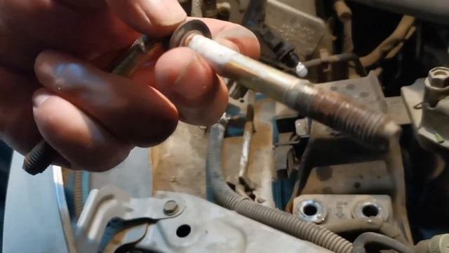 Nissan March AK12 Замена подушек двигателя и АКПП и как же трудно найти запчасти на старых японцев смотреть онлайн