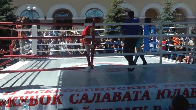 Галиаскаров Эдуард - Боиров Бек финал .Всероссийский турнир по тайскому боксу Кубок Салавата Юлаева смотреть онлайн