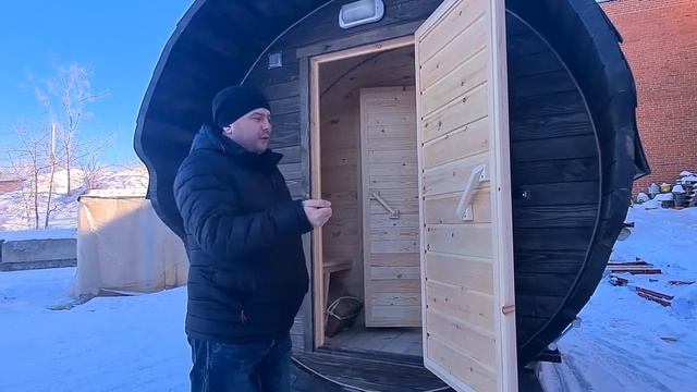 Баня с парной из обожженного кедра и печкой от Варвары с наружной топкой. Бюджетно, но красиво! смотреть онлайн