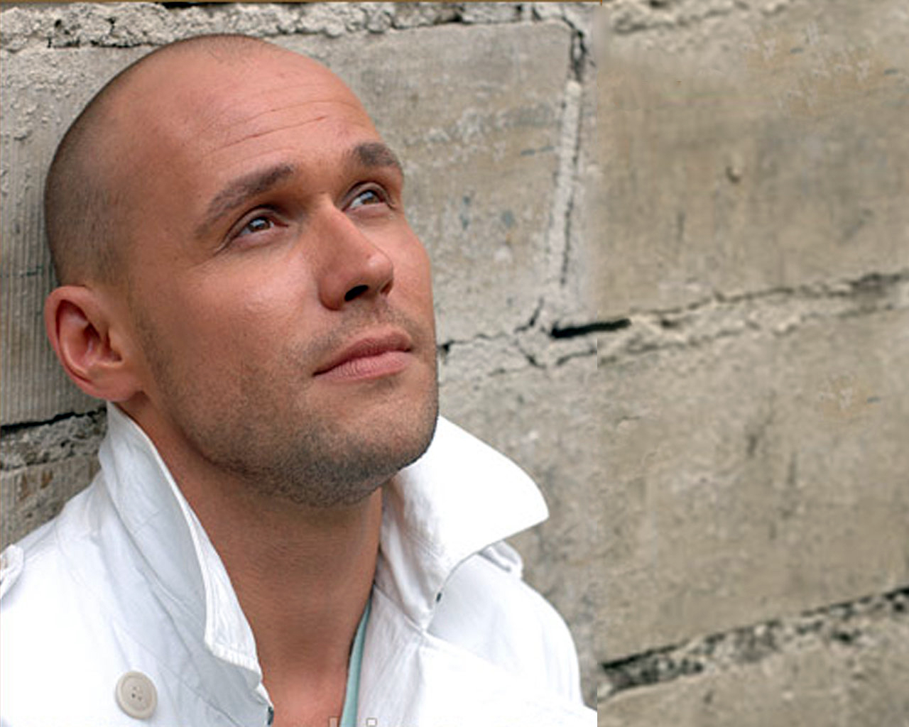 Максим Аверин -Р.Рождественский- Хотя б во сне давай увидимся с тобой.mp4 смотреть онлайн