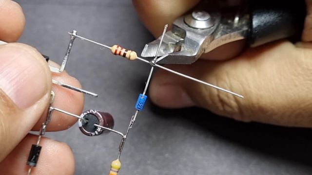 Learn How to Make a 110/220V Flasher Circuit with BT136 - Perfect for Beginners смотреть онлайн