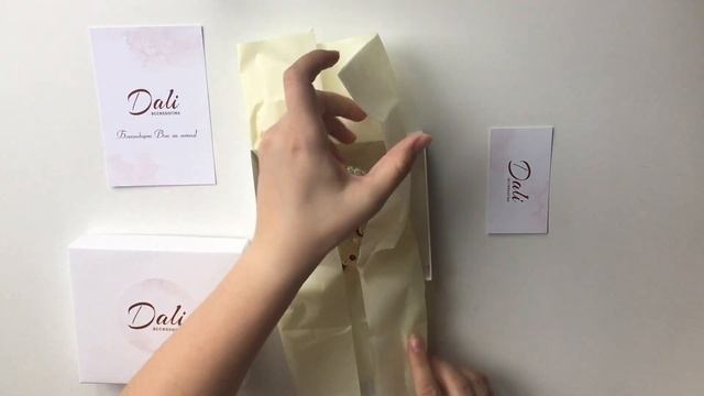 Упаковка украшений Dali смотреть онлайн