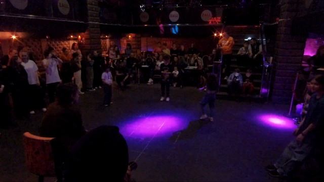 6-9 лет, 1/4 в три угла, камера 2