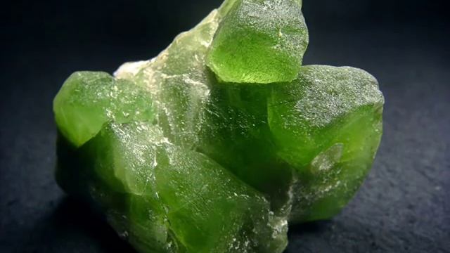 Драгоценные камни и минералы Хризолит Перидот Оливин (  Peridot, Olivine)