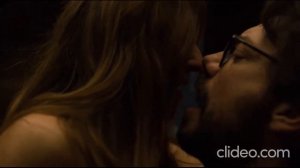 Профессор и Ракель, постельная сцена