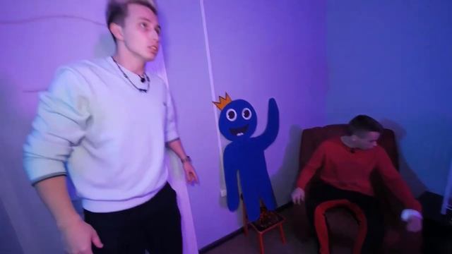 РАДУЖНЫЕ ДРУЗЬЯ в реальной жизни в 3 часа ночи! Превратились в радужных друзей! смотреть онлайн