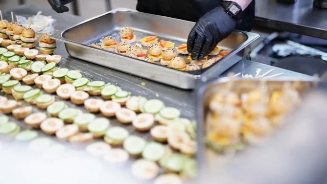 Как готовится Ваша доставка фуршетных блюд. Фуршет с доставкой в офис. смотреть онлайн