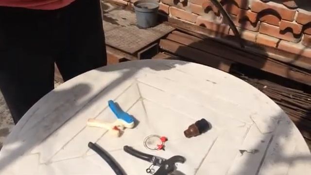 Монтаж внешних капельниц в слепую трубку для полива смотреть онлайн