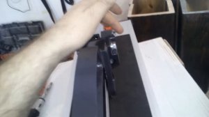 Проверка и настройка нового ручного плиткореза.