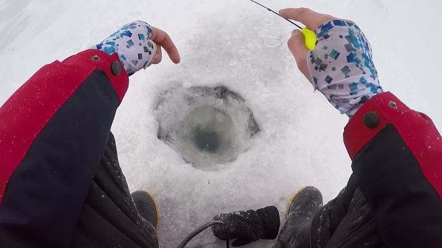 Ловля трофейного окуня на Байкале | Рыбалка в "Провале". смотреть онлайн