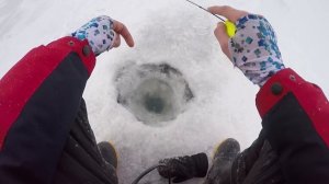 Ловля трофейного окуня на Байкале | Рыбалка в "Провале".