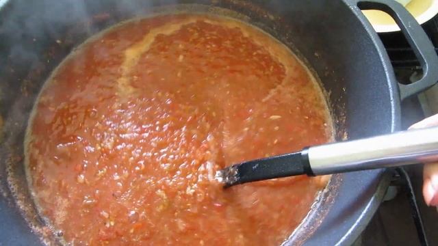 ТАКАЯ Аджика из Помидор ВКУСНАЯ ЗАПРАВКА К ЛЮБОМУ БЛЮДУ! ? НЕ ОСТРАЯ + Острая АДЖИКА НА ЗИМУ РЕЦЕПТ смотреть онлайн