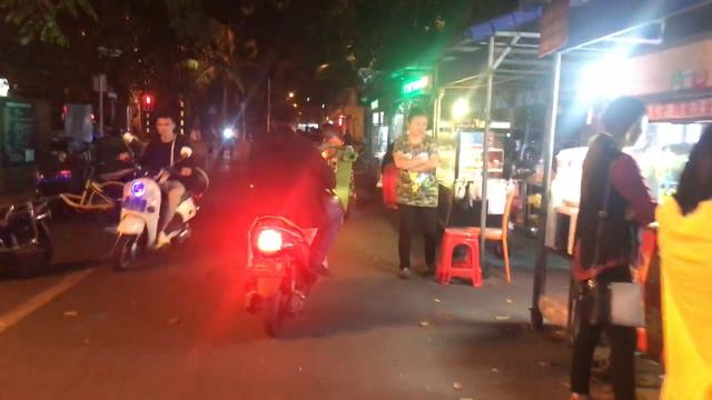 Хайкоу. Уличная еда. смотреть онлайн