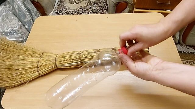 Беру старый растрёпанный веник и пластиковую бутылку Ремонтирую веник своими руками смотреть онлайн