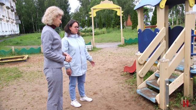 Кто, если не мы? Семья Кузьминых отремонтировала детскую площадку смотреть онлайн