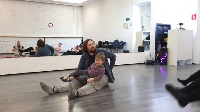 Партер. Обкатываем костные выступы. Закатывание на спину смотреть онлайн