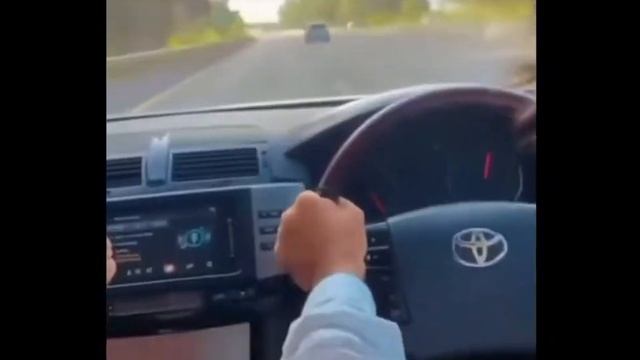 Toyota Mark x VS Toyota Crown смотреть онлайн