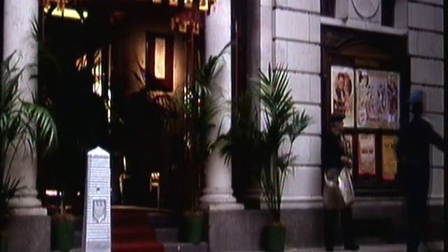 Monty Pythons - Mr Creosote trifft im Restaurant ein смотреть онлайн