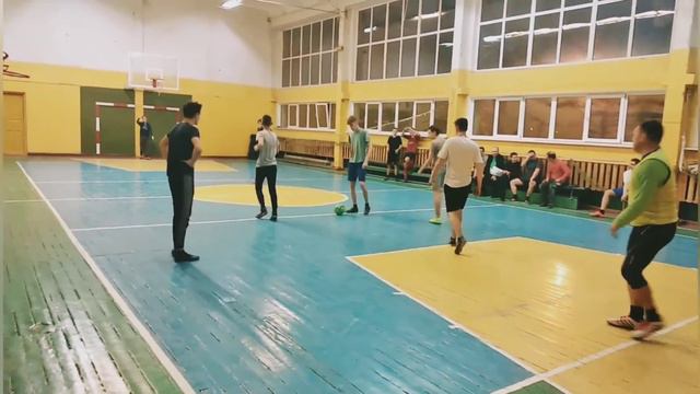 Вболівальники потренувалися з представниками 20 школи... смотреть онлайн