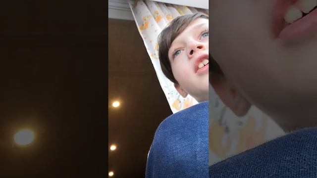 У НАС В КВАРТИРЕ ПРОИСХОДИТ ДИЧЬ смотреть онлайн