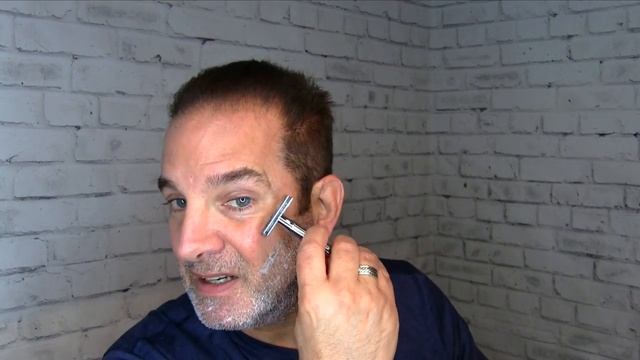 How To Edge and Lineup Beard with King C Gillette Razor смотреть онлайн