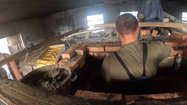 ПЕЧНИКИ В ДЕЛЕ. САМАЯ БОЛЬШАЯ ПЕЧЬ ЗА ОСЕНЬ. ПРОИЗВОДСТВЕННАЯ ПЕЧЬ. КЛАДЁМ КИРПИЧ смотреть онлайн